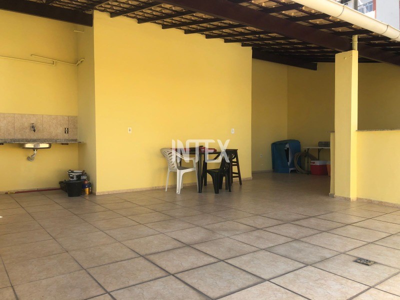 Casa à venda com 4 quartos, 175m² - Foto 2