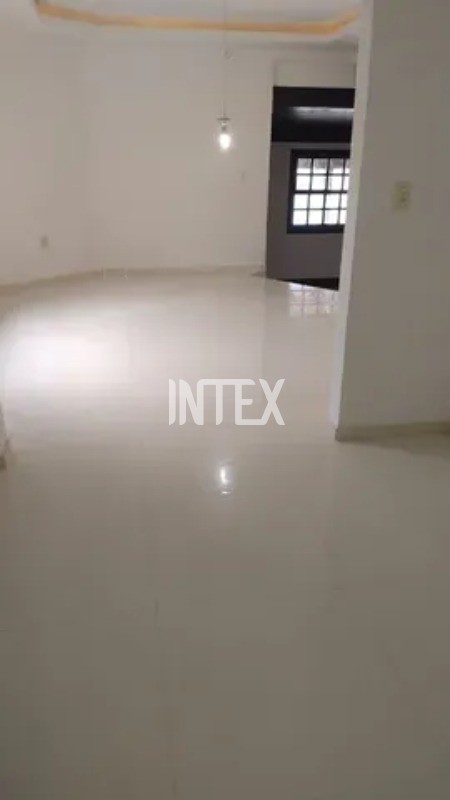 Casa à venda com 4 quartos, 198m² - Foto 3