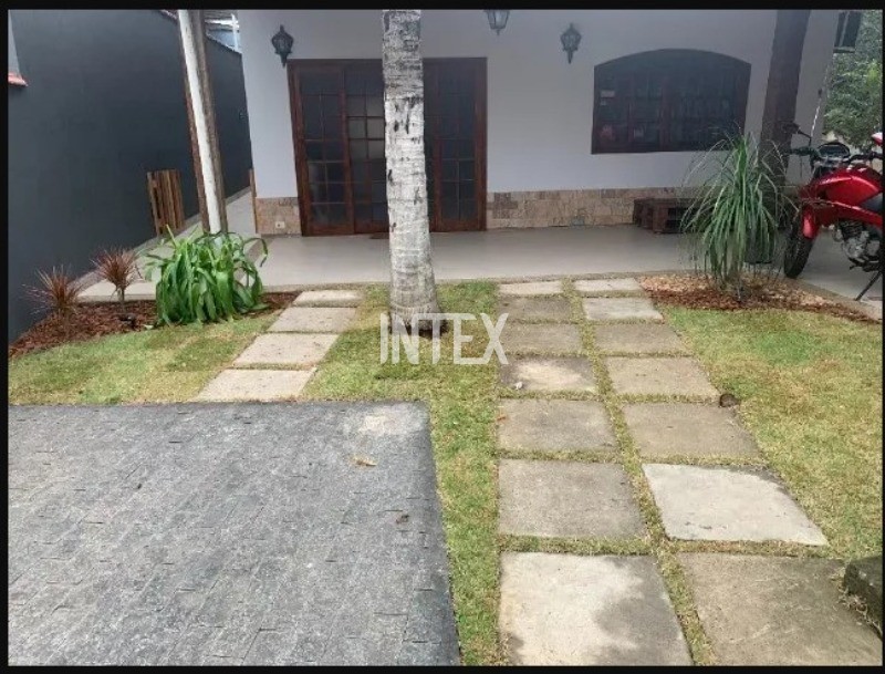 Casa à venda com 3 quartos, 135m² - Foto 1