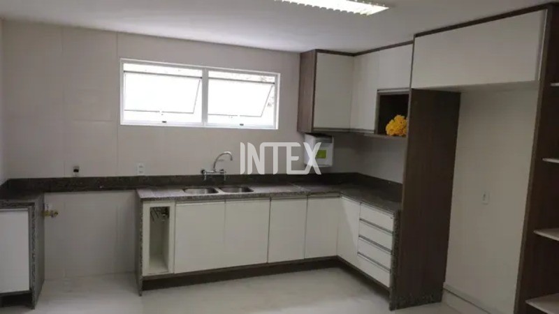 Casa à venda com 4 quartos, 198m² - Foto 4