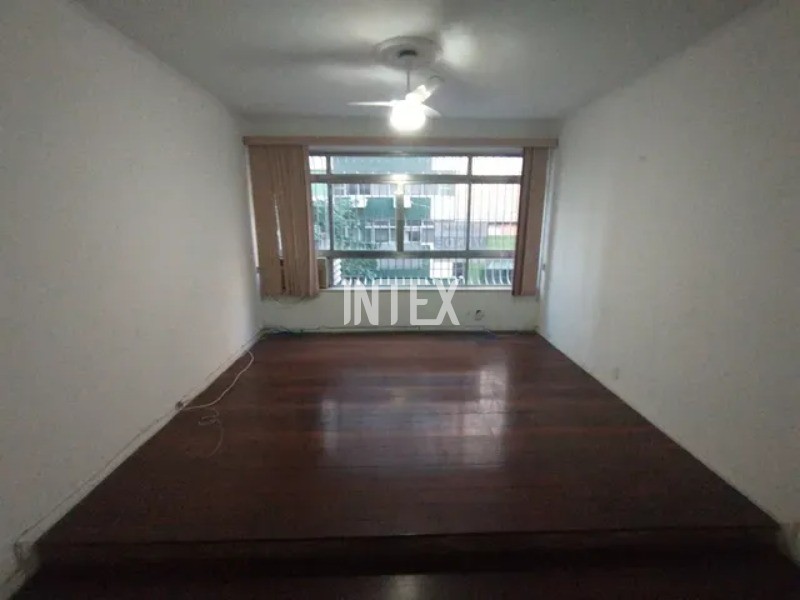 Apartamento à venda com 3 quartos, 160m² - Foto 1