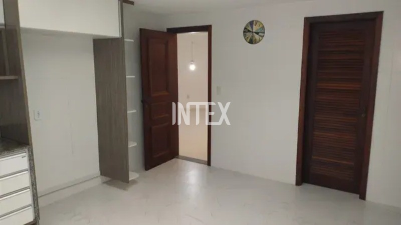 Casa à venda com 4 quartos, 198m² - Foto 2