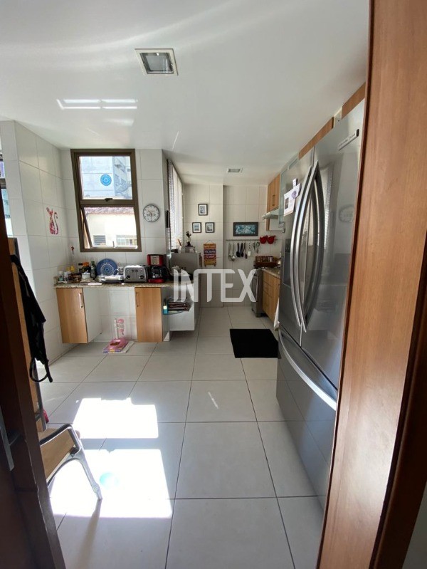 Apartamento à venda com 3 quartos, 135m² - Foto 32