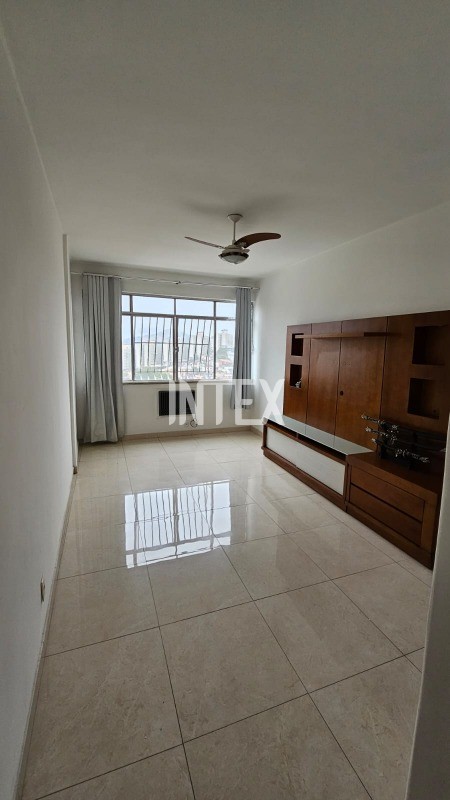 Apartamento à venda com 2 quartos, 72m² - Foto 2