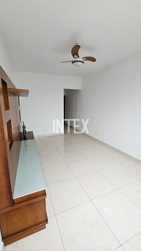 Apartamento à venda com 2 quartos, 72m² - Foto 3