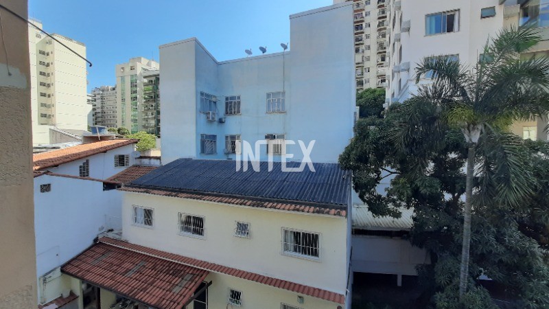 Apartamento à venda com 2 quartos, 72m² - Foto 5