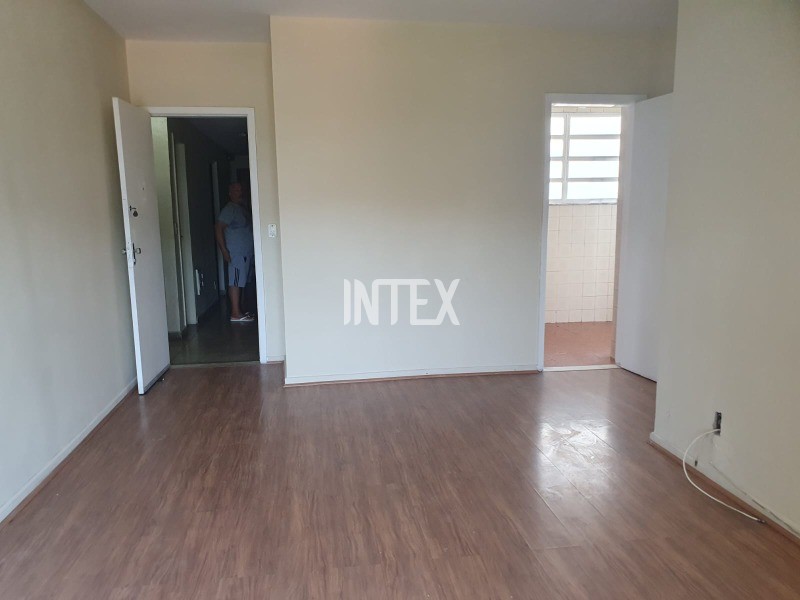 Apartamento à venda com 2 quartos, 80m² - Foto 13