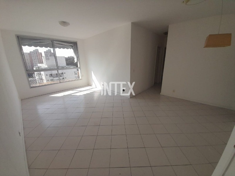 Apartamento à venda com 2 quartos, 80m² - Foto 2