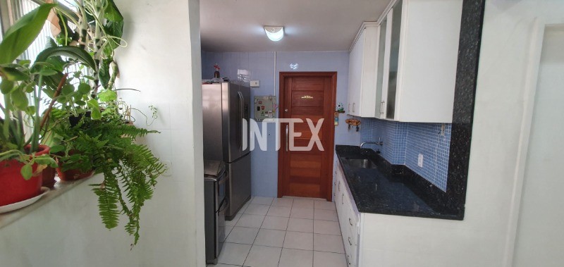 Apartamento à venda com 3 quartos, 130m² - Foto 25