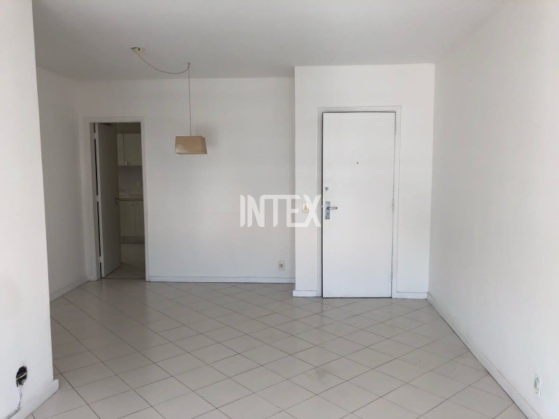 Apartamento à venda com 2 quartos, 80m² - Foto 3