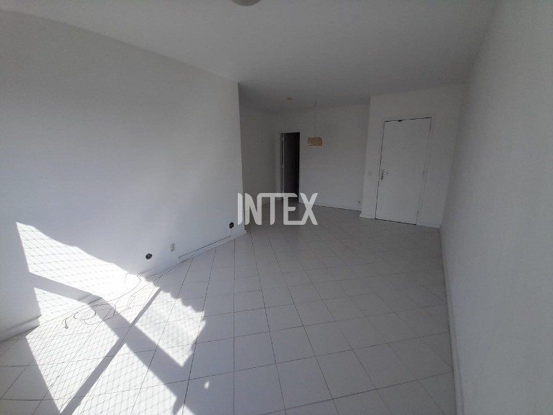 Apartamento à venda com 2 quartos, 80m² - Foto 4