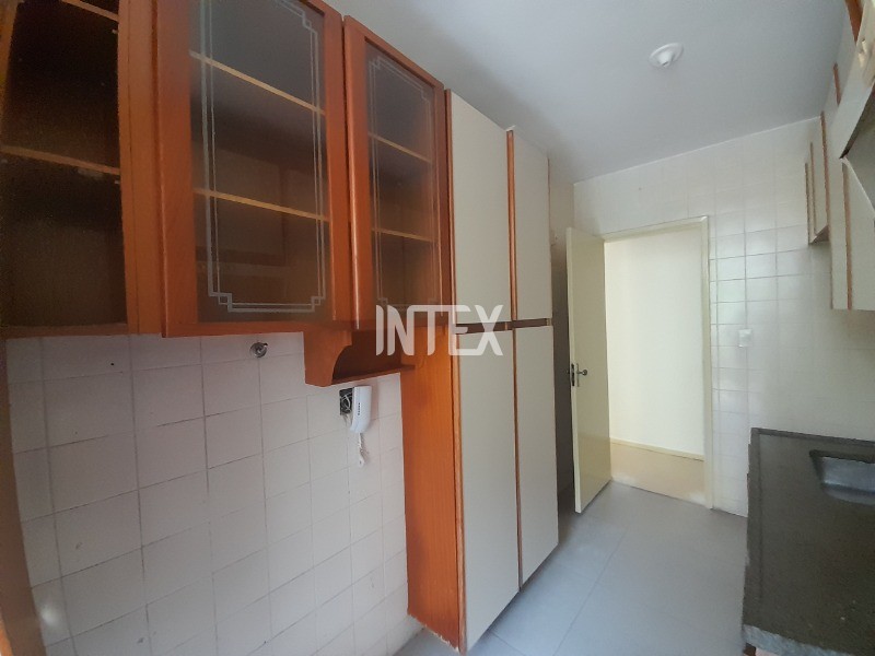 Apartamento à venda com 2 quartos, 70m² - Foto 11