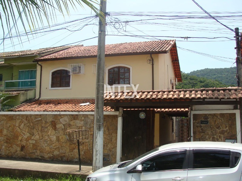 Casa à venda com 3 quartos - Foto 1