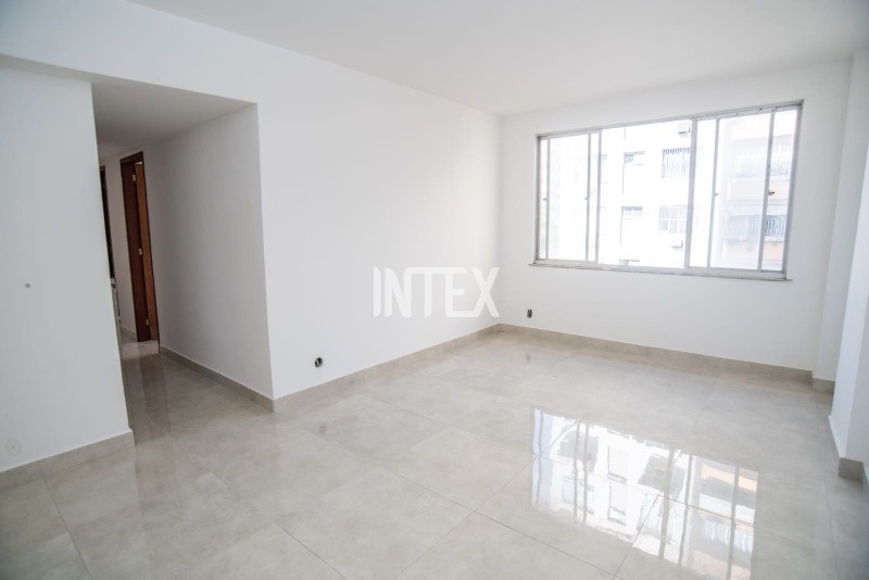 Apartamento à venda com 2 quartos, 80m² - Foto 2