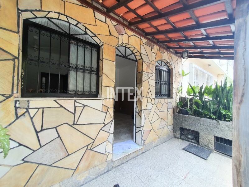 Casa à venda com 3 quartos, 100m² - Foto 1