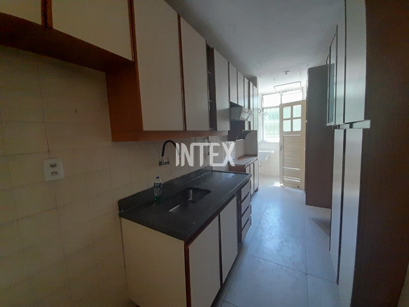 Apartamento à venda com 2 quartos, 70m² - Foto 13