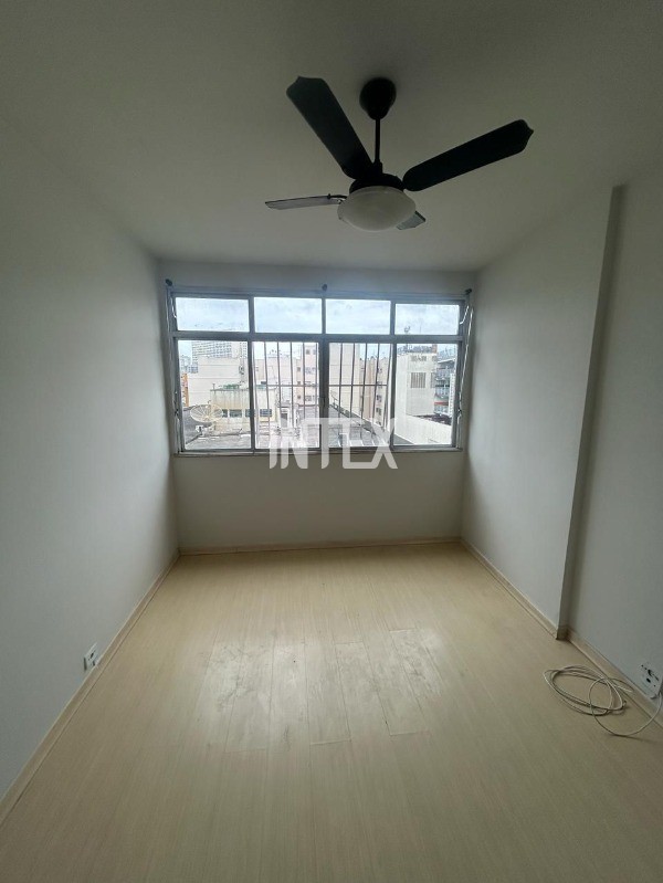 Apartamento à venda com 2 quartos, 73m² - Foto 2