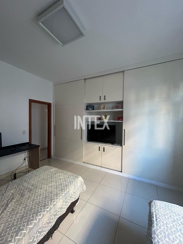 Apartamento à venda com 3 quartos, 180m² - Foto 11