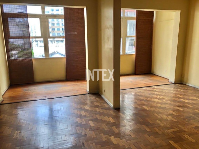 Apartamento à venda com 3 quartos, 130m² - Foto 2