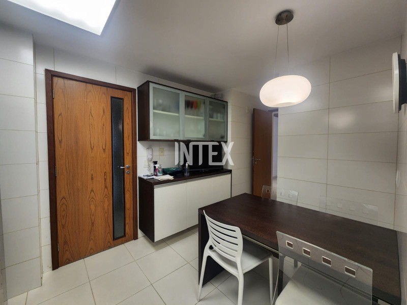 Apartamento à venda com 3 quartos, 130m² - Foto 17