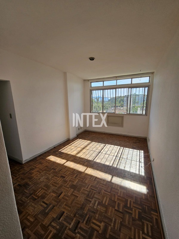 Apartamento à venda com 2 quartos, 60m² - Foto 1