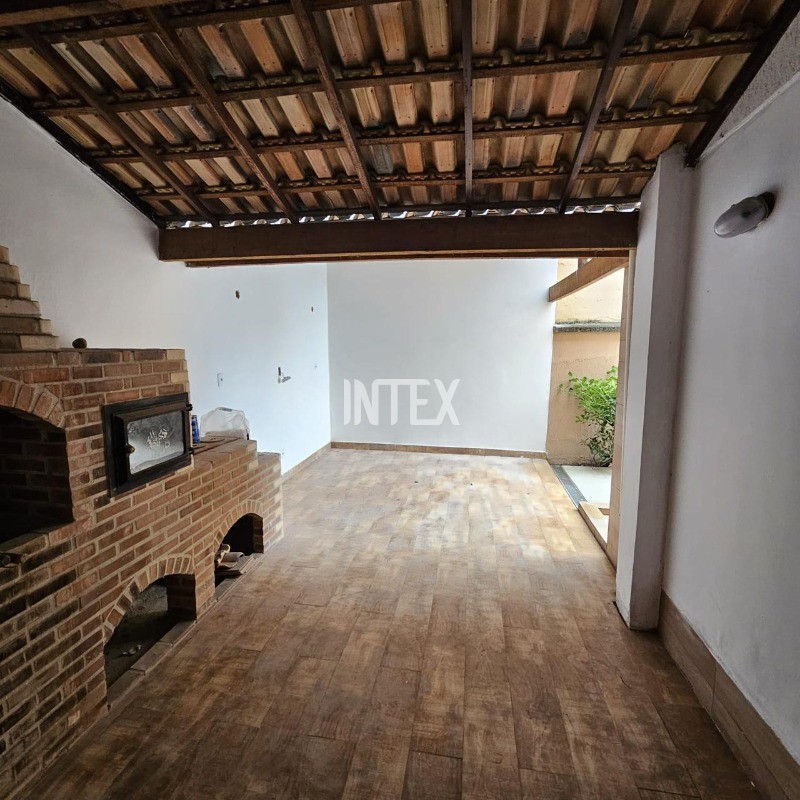 Casa à venda com 2 quartos, 60m² - Foto 10