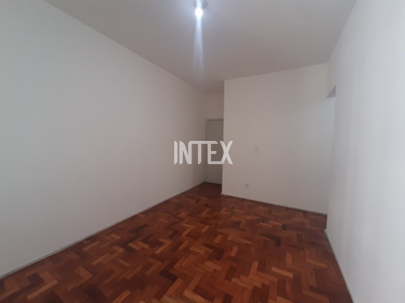 Apartamento para alugar com 2 quartos, 75m² - Foto 2