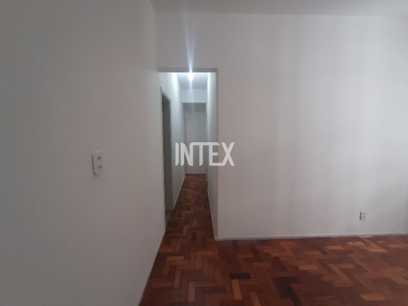 Apartamento para alugar com 2 quartos, 75m² - Foto 4