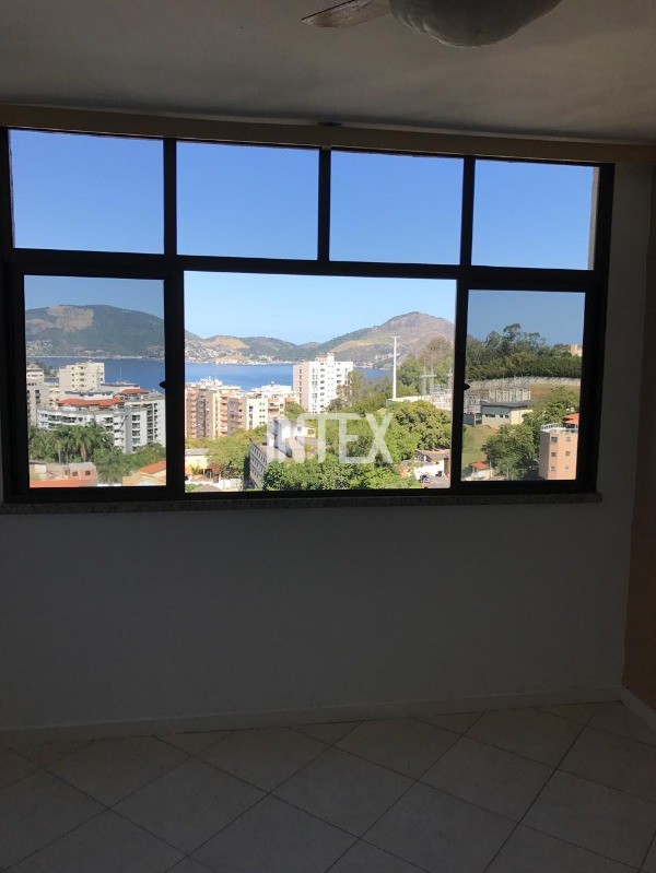 Apartamento à venda com 2 quartos, 65m² - Foto 2