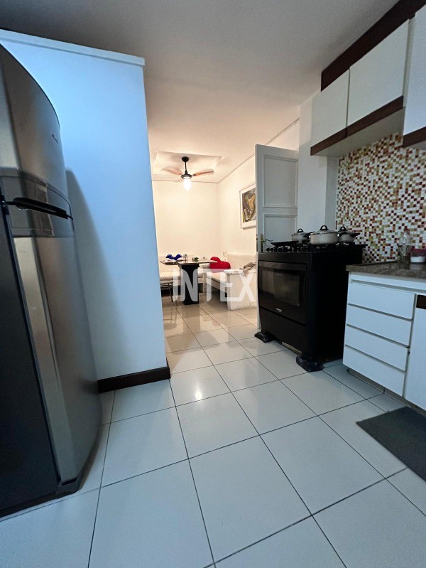 Apartamento à venda com 3 quartos, 134m² - Foto 9