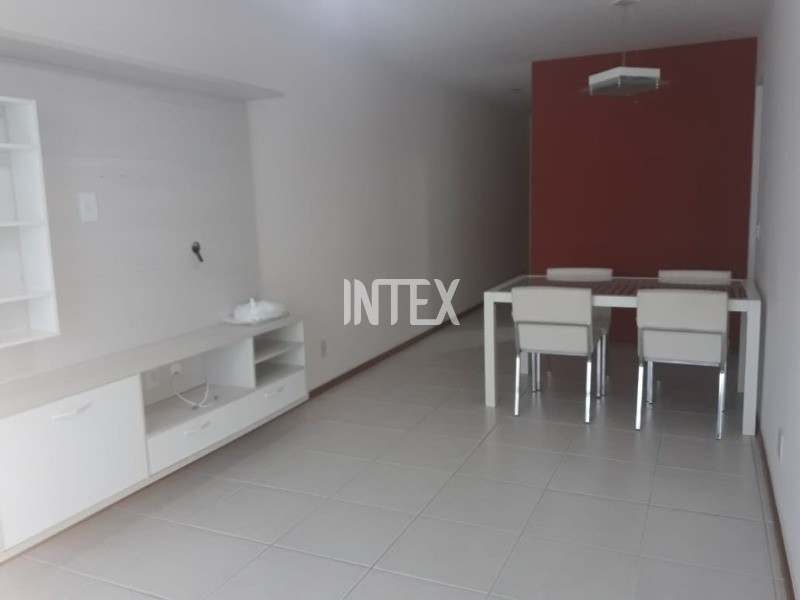 Apartamento à venda com 2 quartos, 75m² - Foto 1