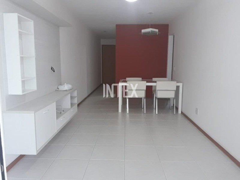 Apartamento à venda com 2 quartos, 75m² - Foto 2