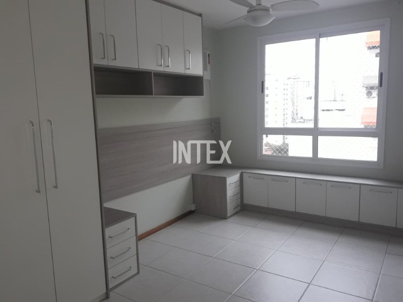 Apartamento à venda com 2 quartos, 75m² - Foto 4