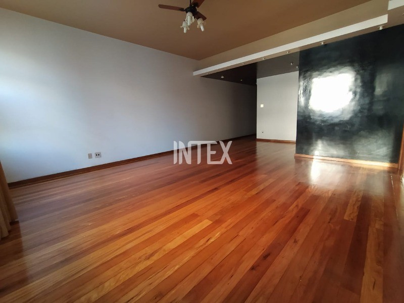 Apartamento à venda com 3 quartos, 220m² - Foto 1