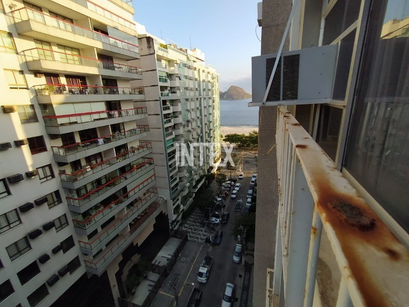 Apartamento à venda com 3 quartos, 220m² - Foto 2