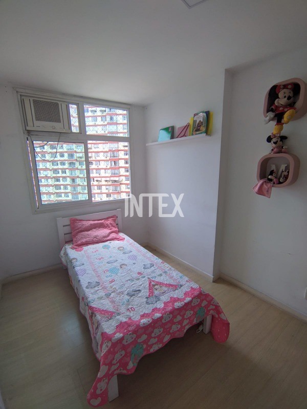 Apartamento à venda com 2 quartos, 70m² - Foto 9