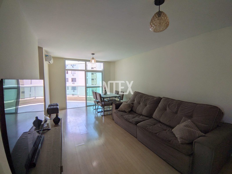 Apartamento à venda com 2 quartos, 70m² - Foto 1