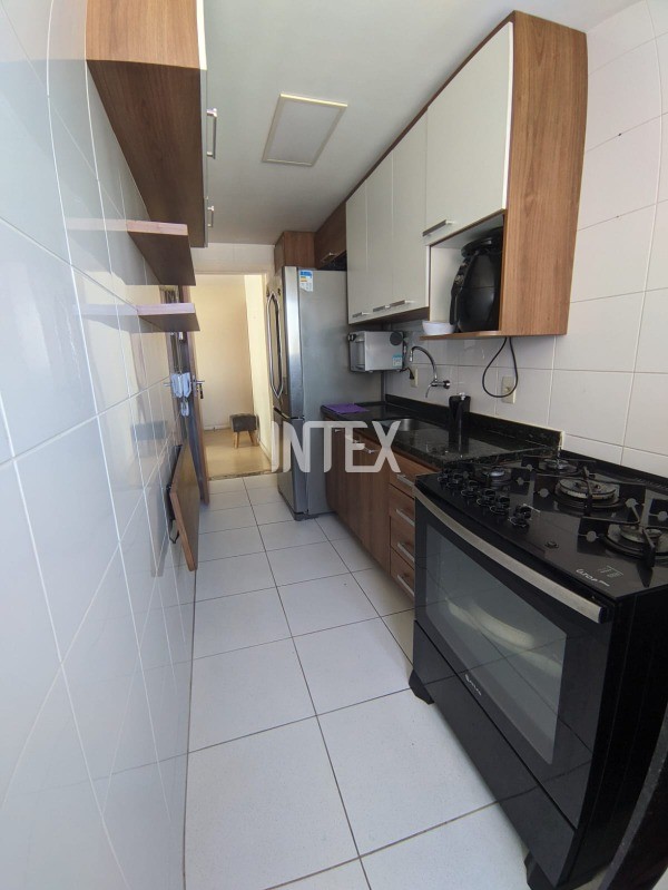 Apartamento à venda com 2 quartos, 70m² - Foto 13