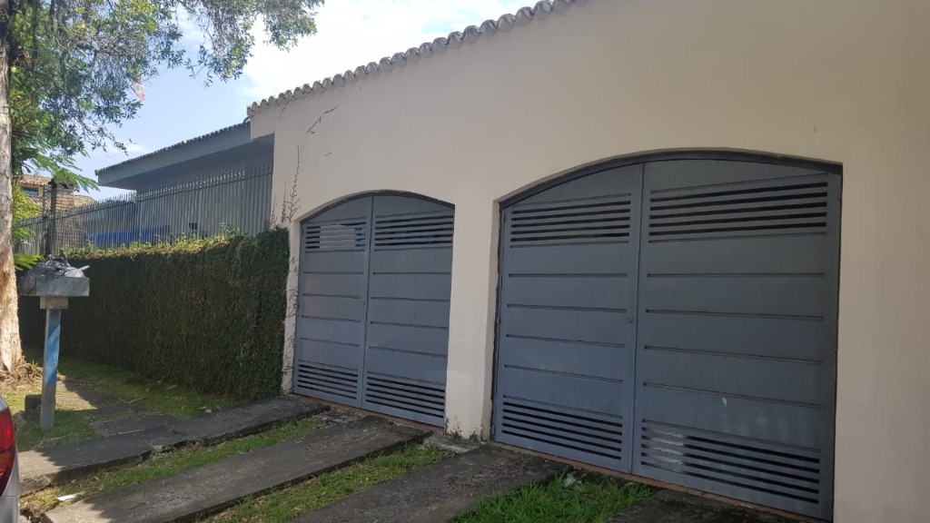 Casa à venda com 4 quartos, 240m² - Foto 1