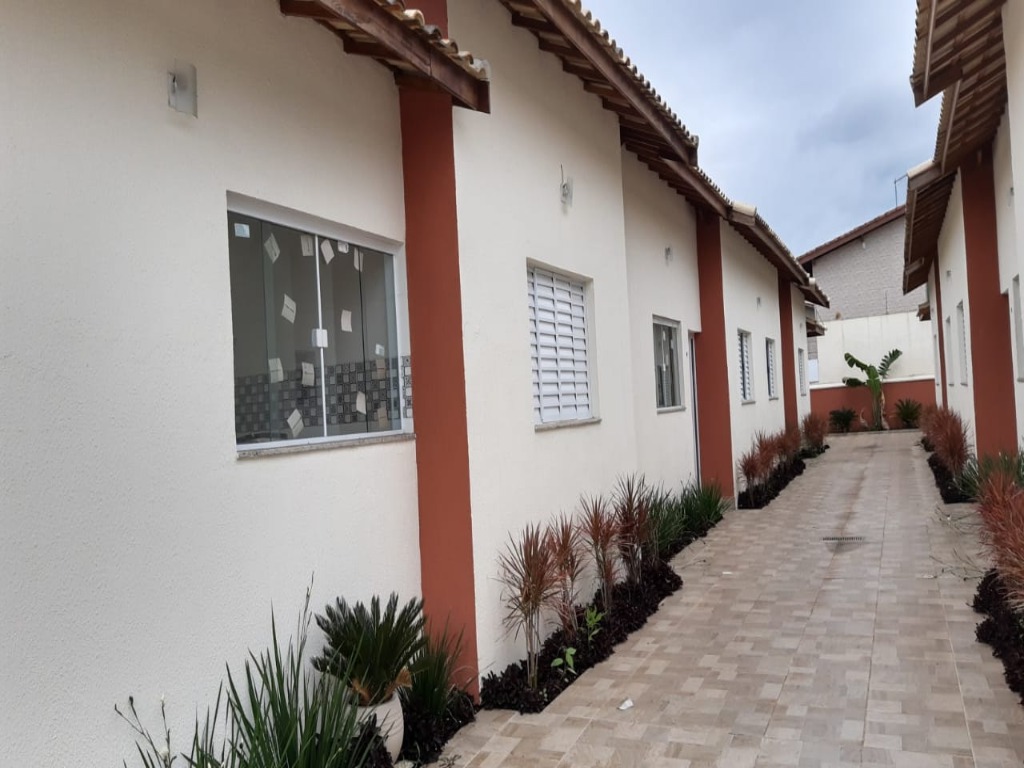 Casa à venda com 2 quartos, 60m² - Foto 1