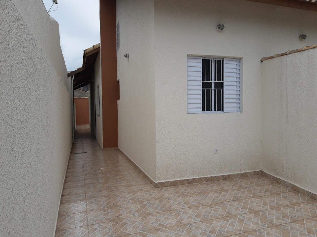 Casa à venda com 2 quartos, 70m² - Foto 1