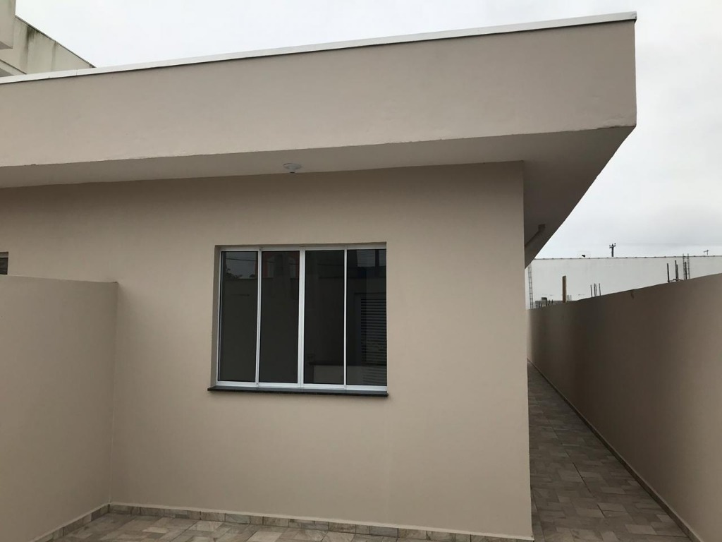 Casa à venda com 2 quartos, 62m² - Foto 1