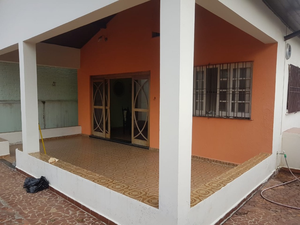 Casa à venda com 3 quartos, 250m² - Foto 2