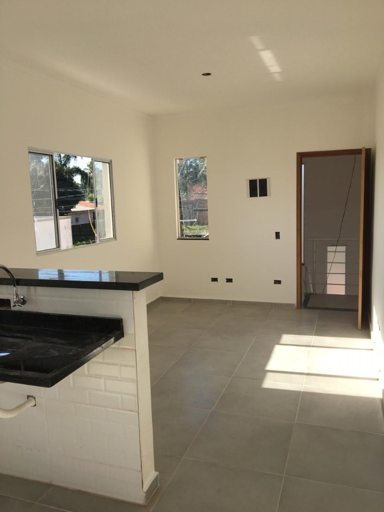 Casa à venda com 2 quartos, 56m² - Foto 1