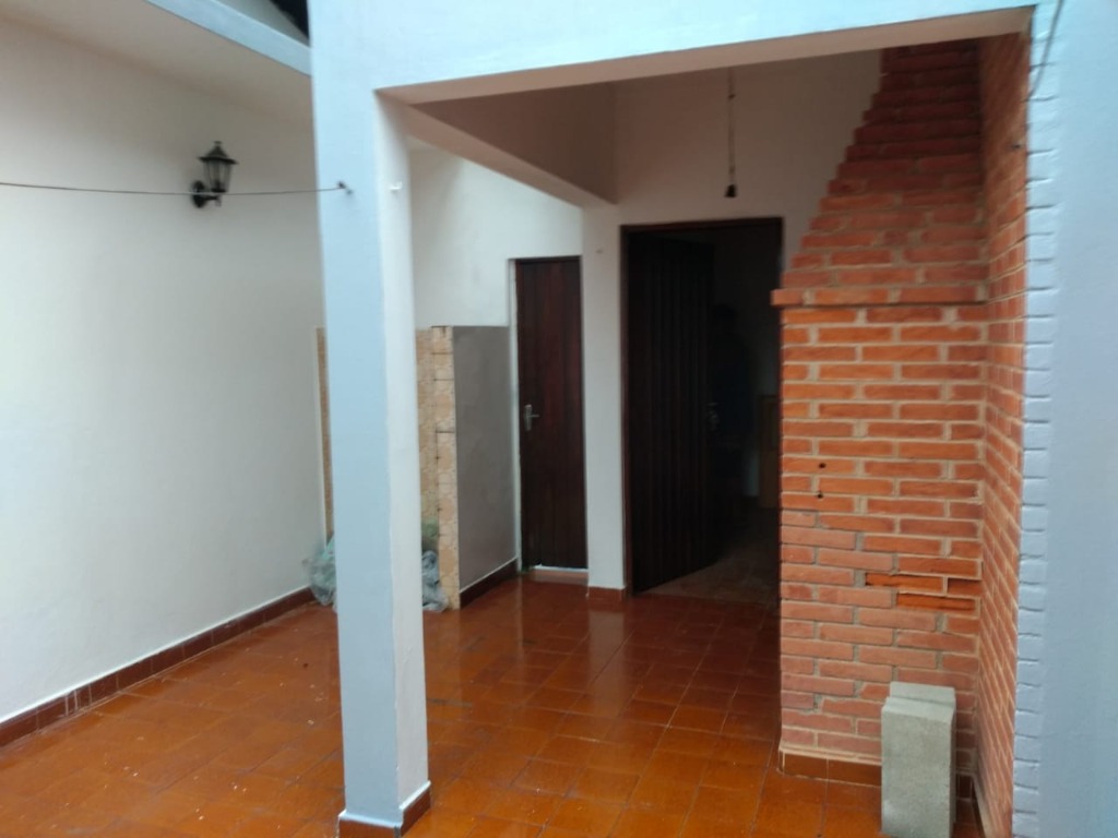 Casa para alugar com 2 quartos, 120m² - Foto 1