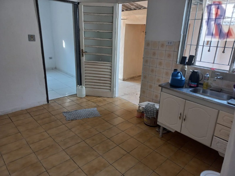 Casa à venda com 6 quartos, 250m² - Foto 3