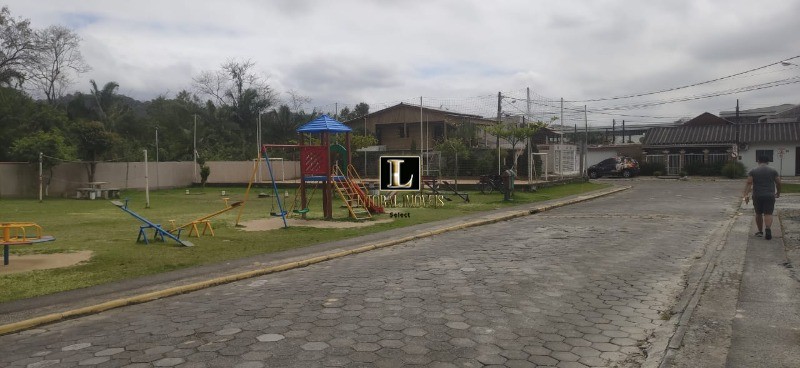 Casa para Comprar em ESPINHEIROS - ITAJAÍ - SC