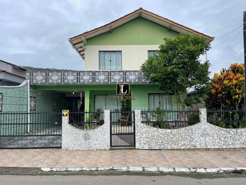 Casa para Comprar em NOVA ESPERANÇA - BALNEARIO CAMBORIU - SC