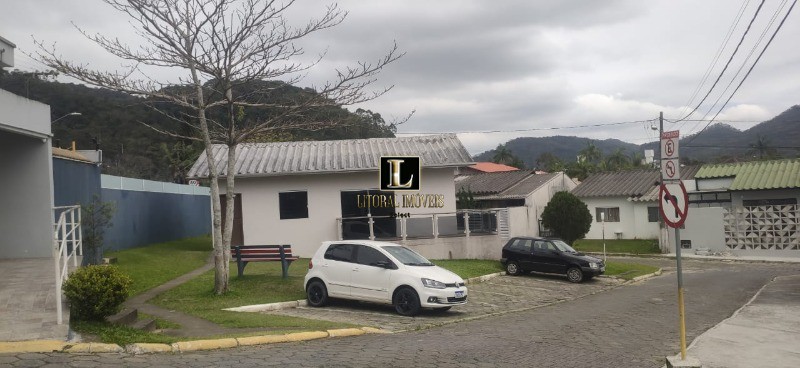 Casa para Comprar em ESPINHEIROS - ITAJAÍ - SC
