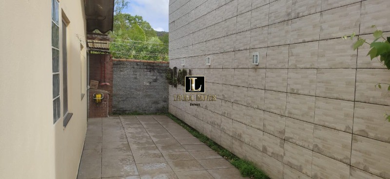 Casa para Comprar em ESPINHEIROS - ITAJAÍ - SC